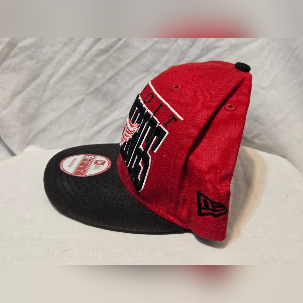 Detroit Red Wings Hat Cap Snapback Spellout Logo NHL New Era  Hockey - Picture 2 of 8